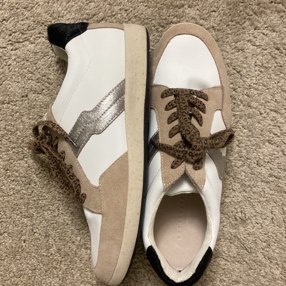 Sanctuary Vegan Leather Sneaker. Size 9. EUC. - Picture 4 of 6